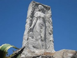 Risultati immagini per monumento dedicato a alfonsina storni mar del plata